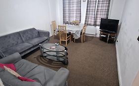 Simple 2Bed Flat In Edinburgh.